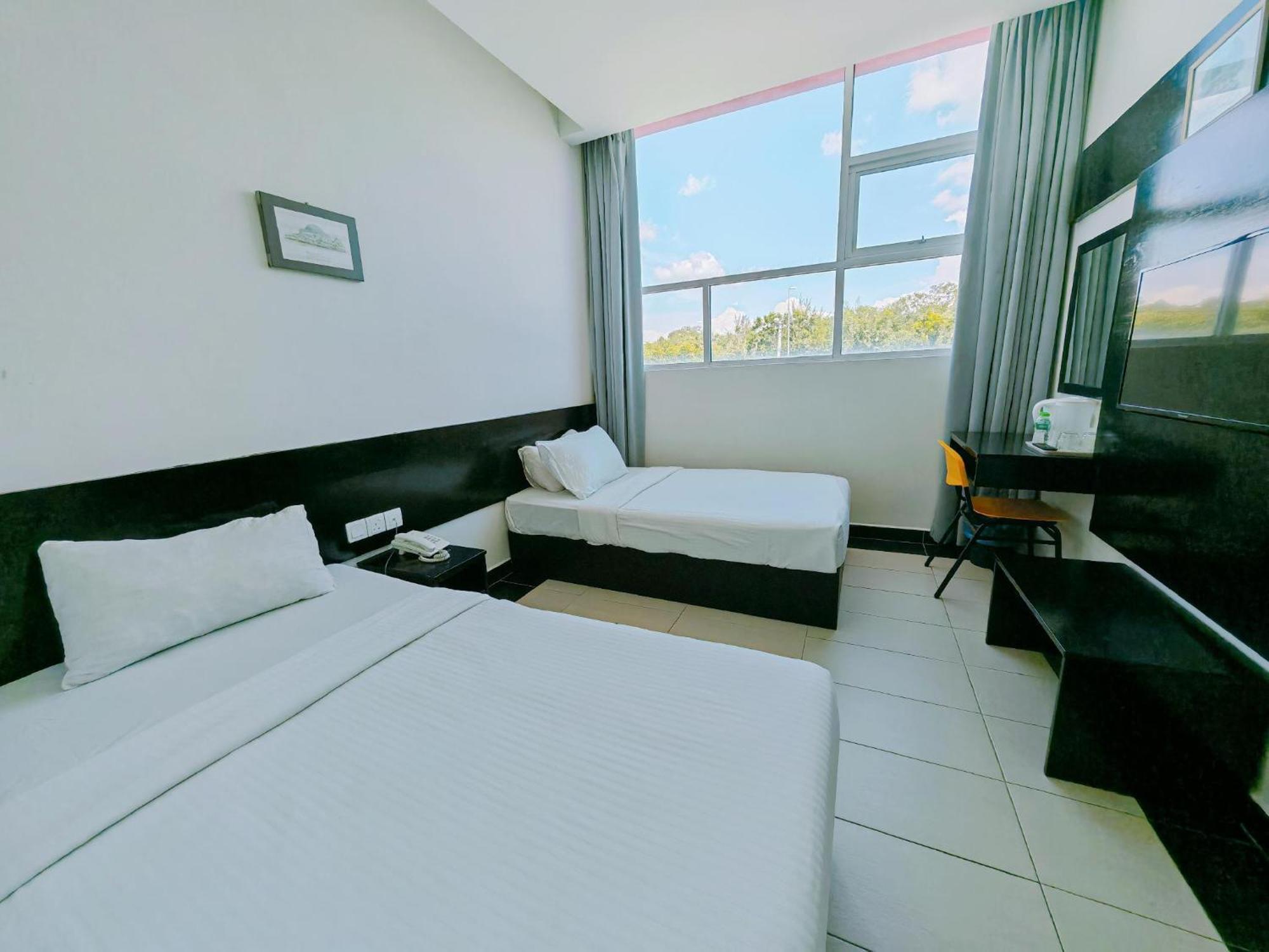 Citrine Hotel Сери Искандар Екстериор снимка