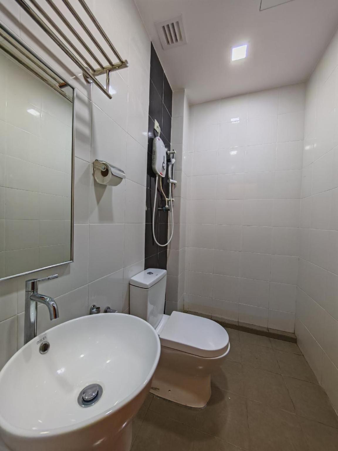 Citrine Hotel Сери Искандар Екстериор снимка