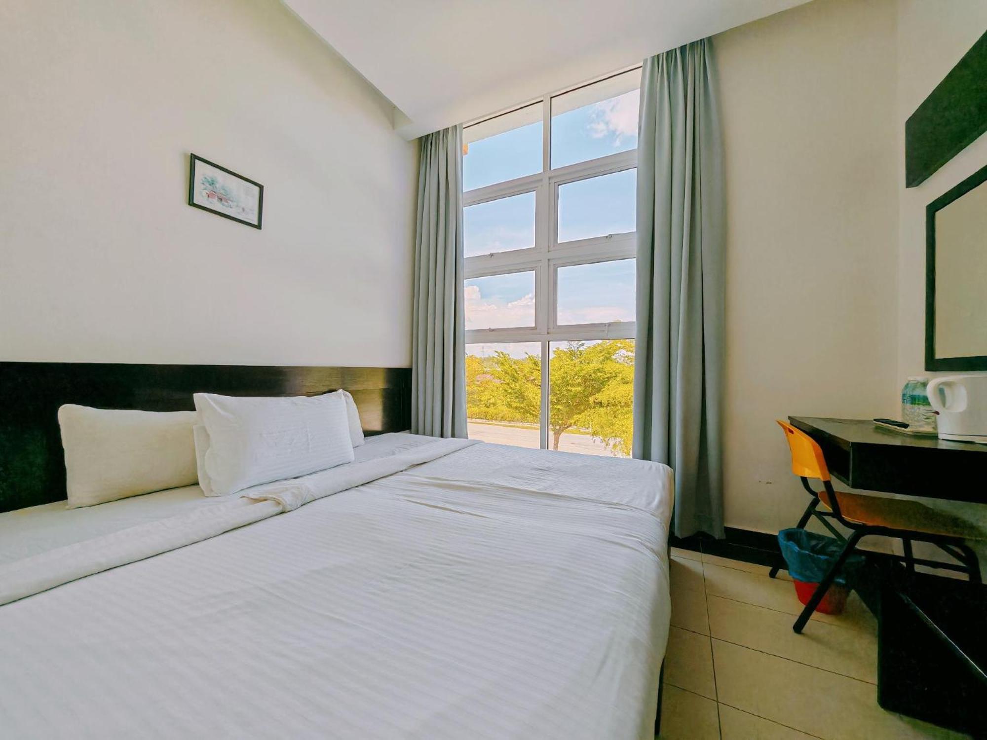 Citrine Hotel Сери Искандар Екстериор снимка