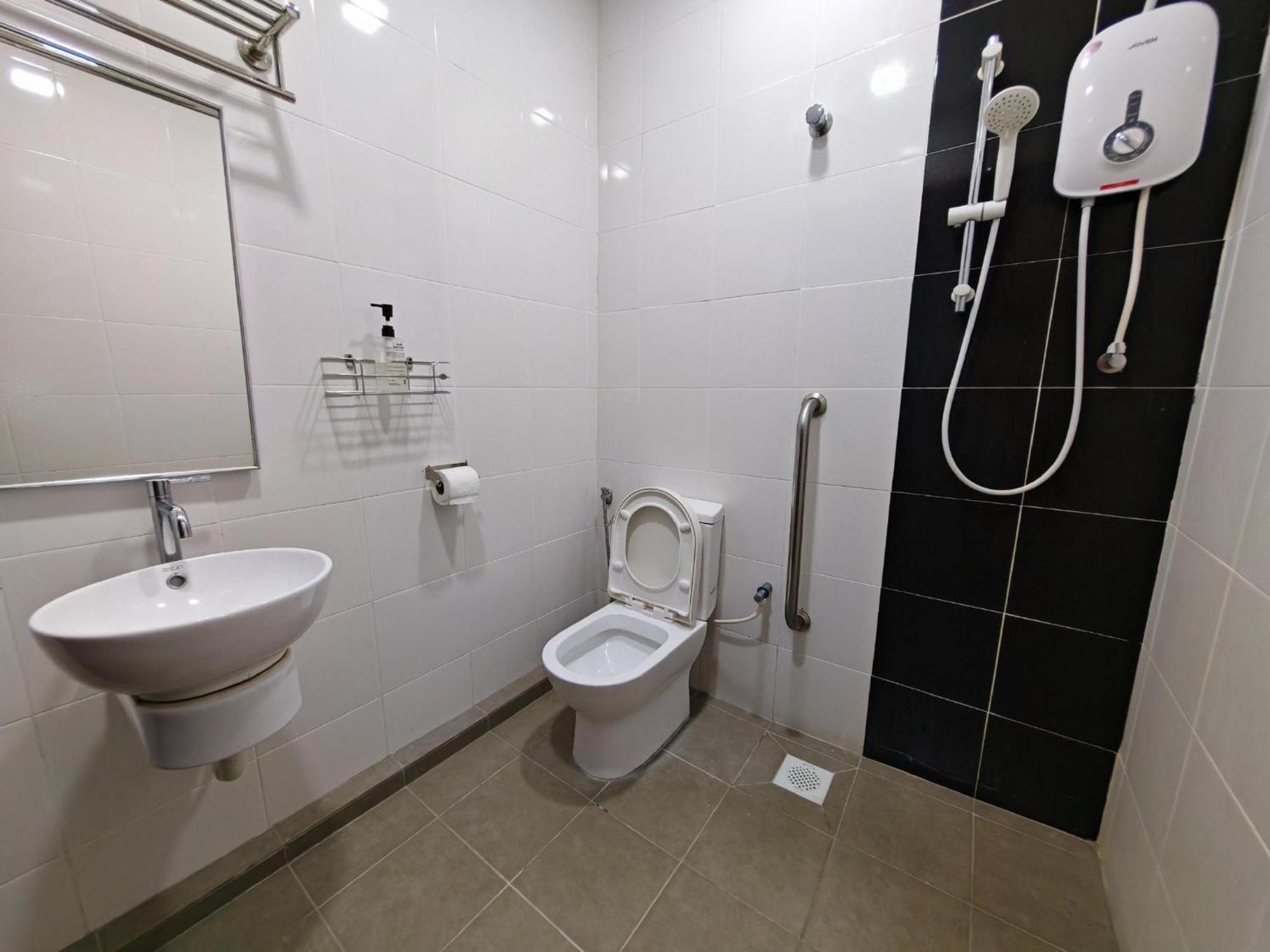 Citrine Hotel Сери Искандар Екстериор снимка