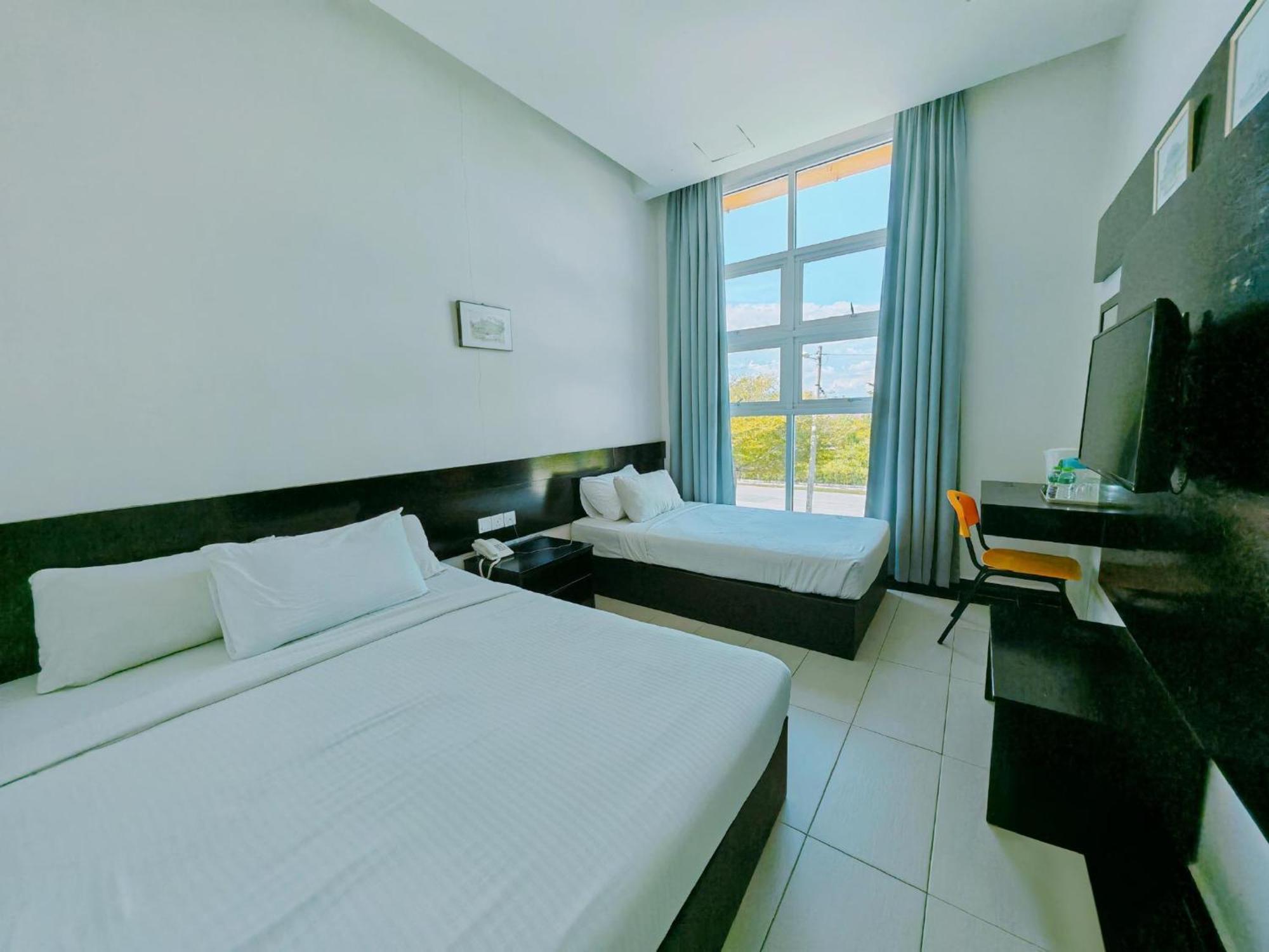Citrine Hotel Сери Искандар Екстериор снимка