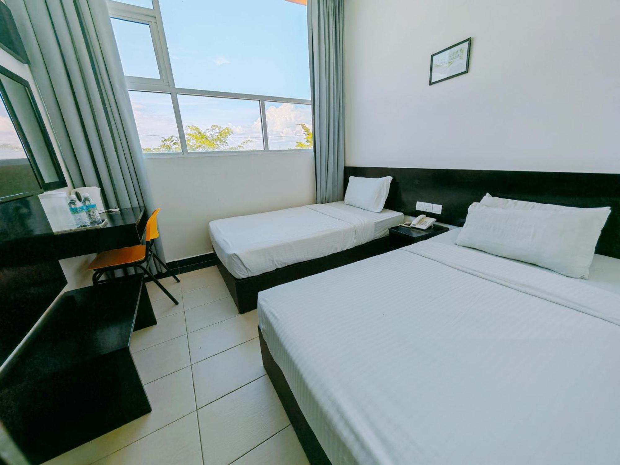 Citrine Hotel Сери Искандар Екстериор снимка