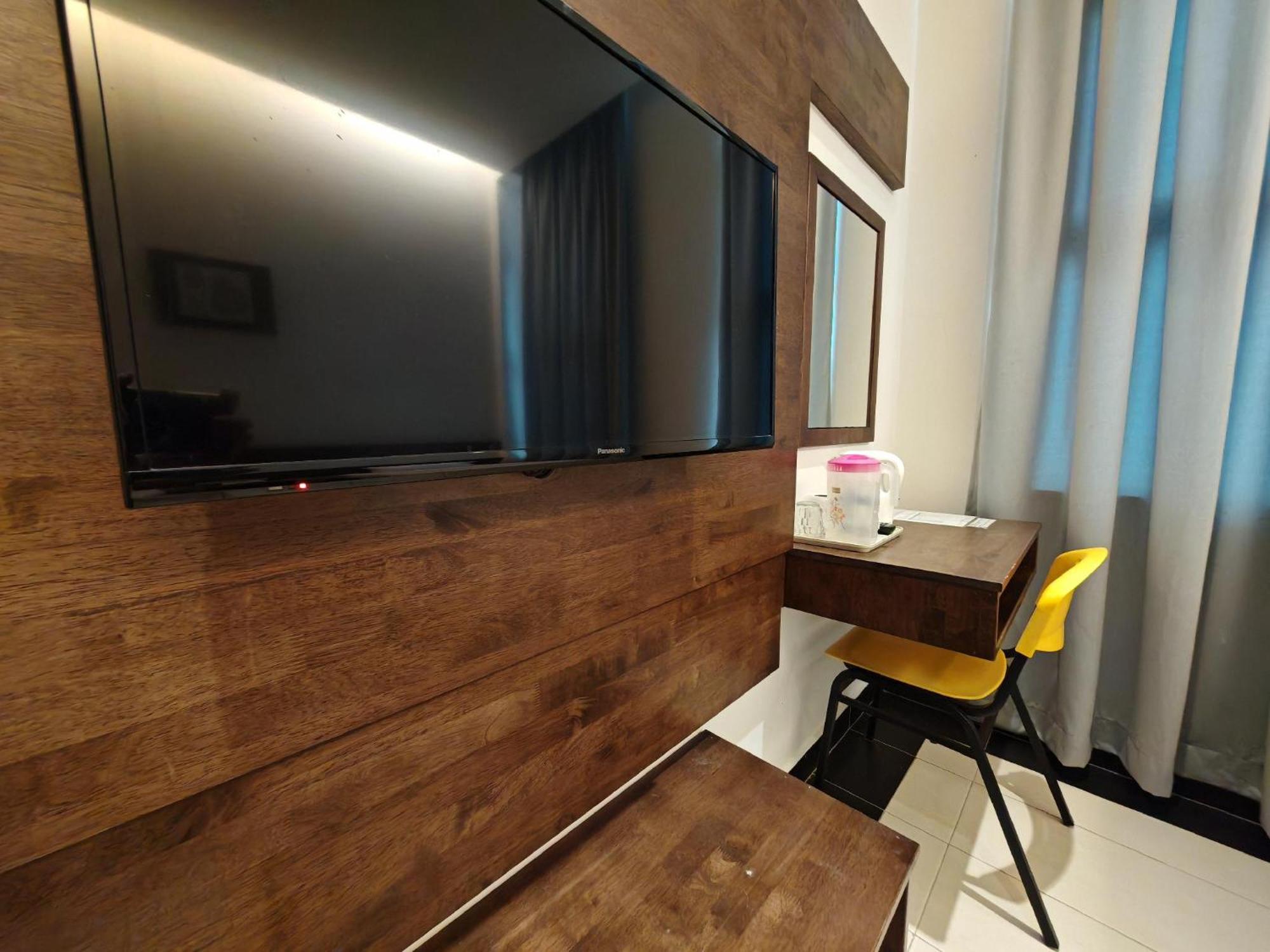 Citrine Hotel Сери Искандар Екстериор снимка